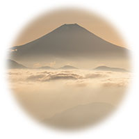 浮かんでいるような富士山