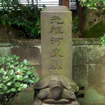 初代・十寸見河東の墓。「十寸見河東」は名跡(代々受け継がれる家名)であり、以下の代の十寸見河東の墓も当寺に並ぶ