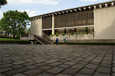 「日本近代文学館」の外観